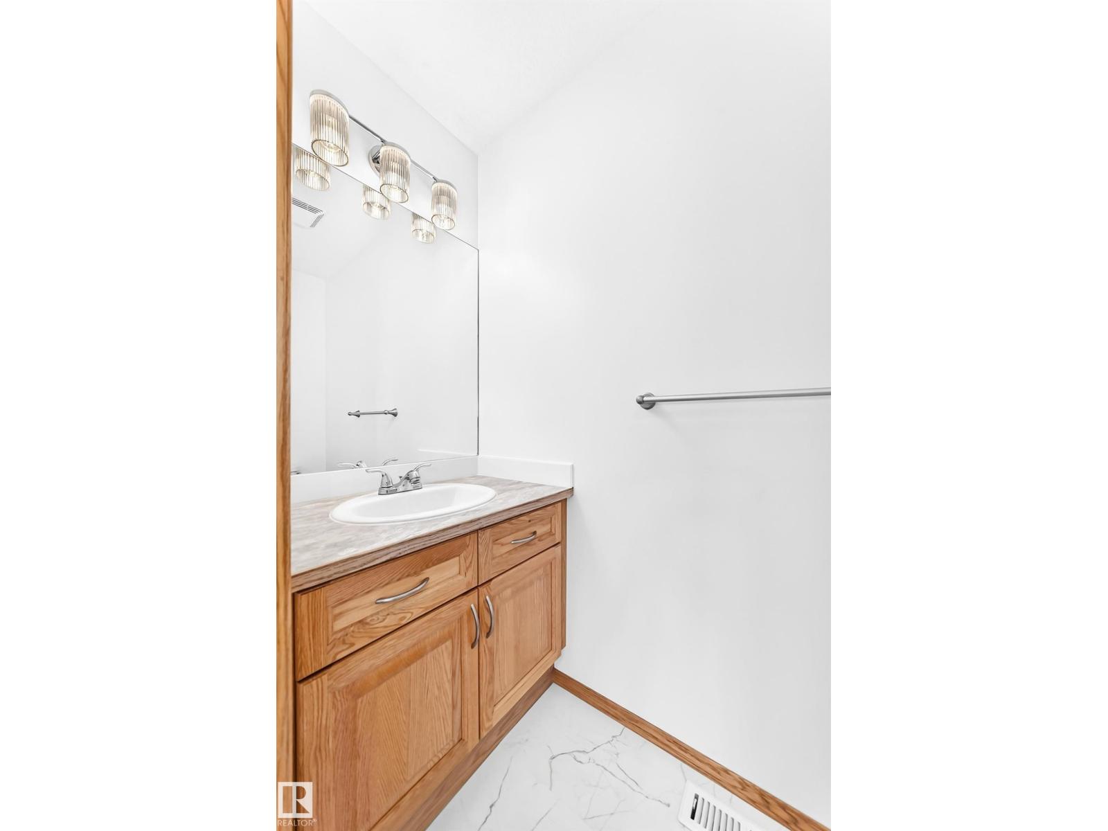 686 Kananaskis Dr Property Photo 25
