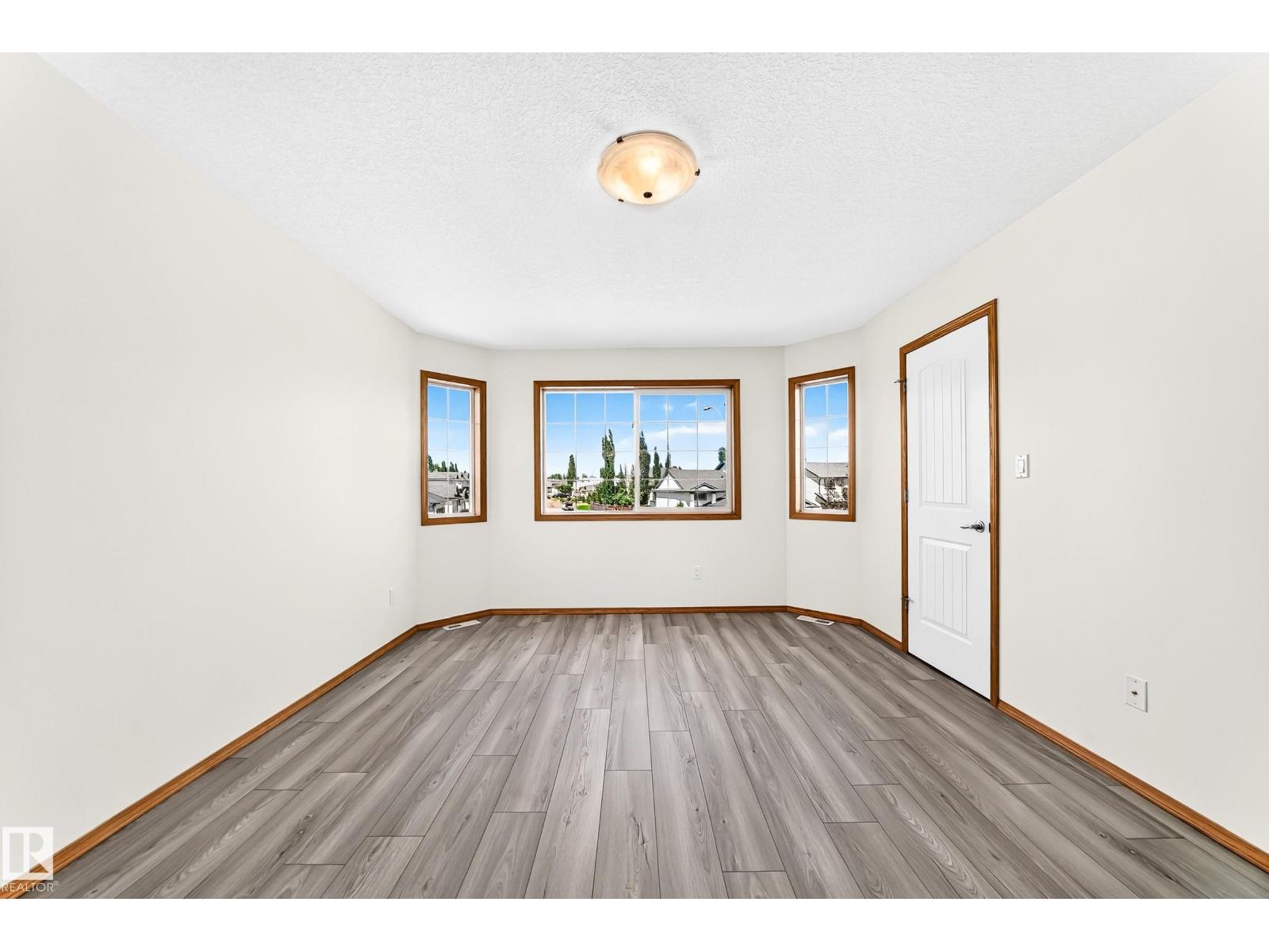 686 Kananaskis Dr Property Photo 29