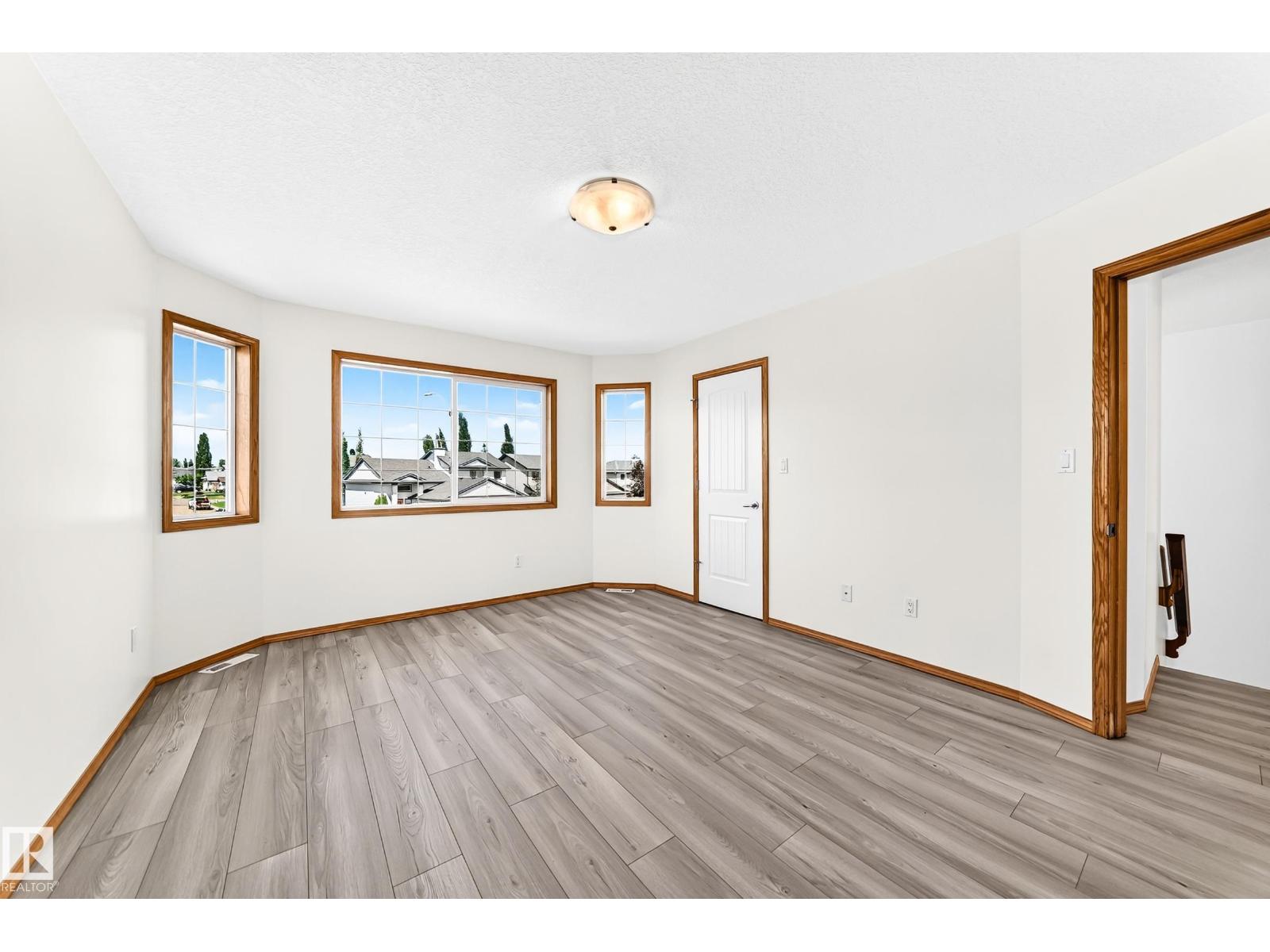 686 Kananaskis Dr Property Photo 30