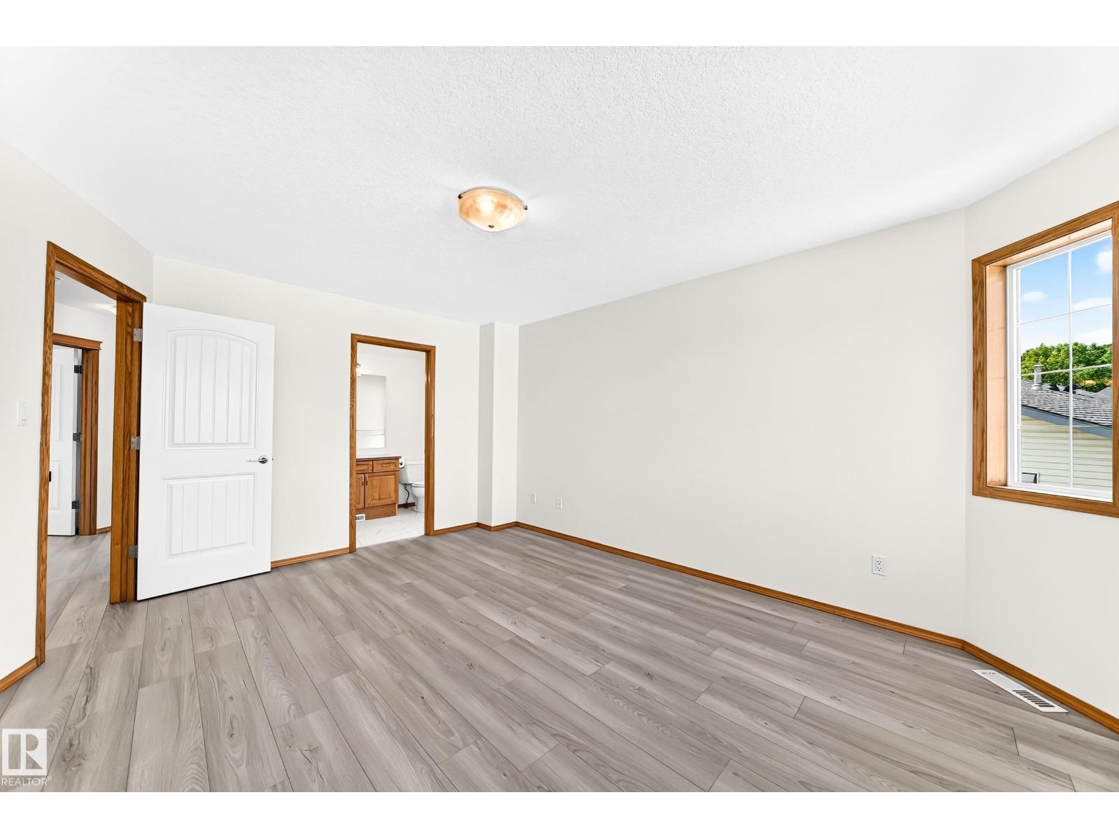 686 Kananaskis Dr Property Photo 32