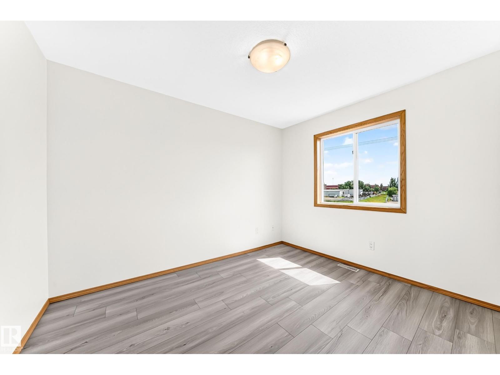 686 Kananaskis Dr Property Photo 36