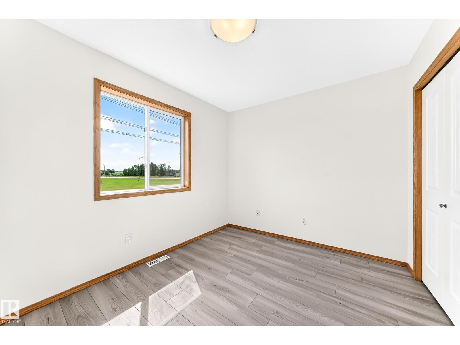 686 Kananaskis Dr Property Photo 38
