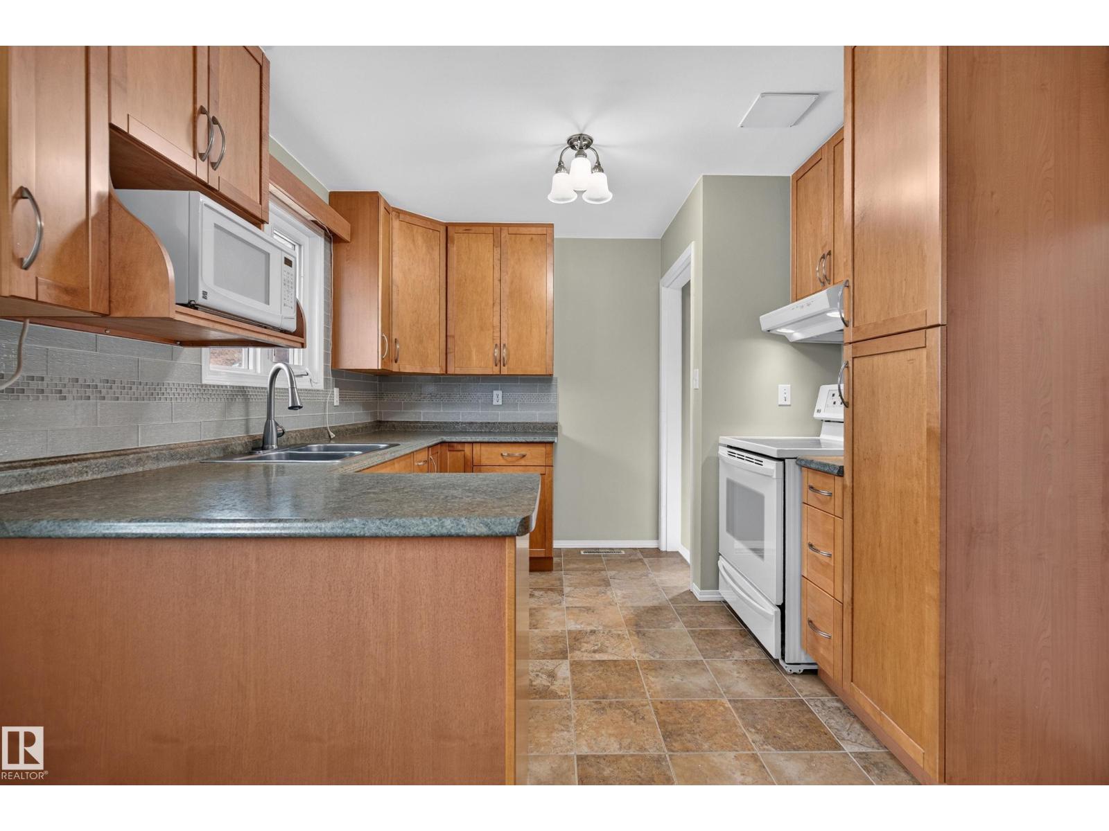 9108 132a Av Nw Property Photo 8
