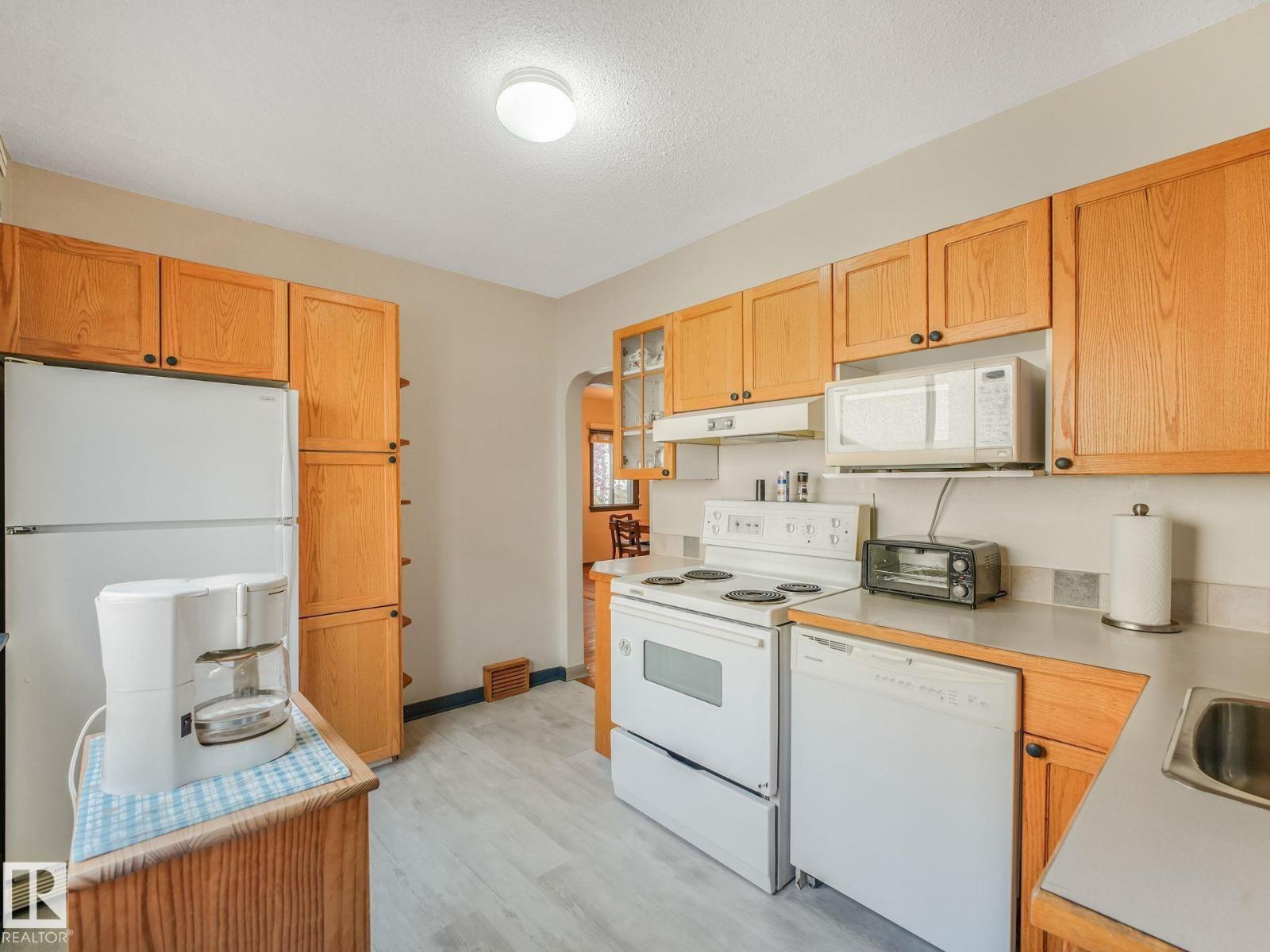 11160 68 St Nw Property Photo 15