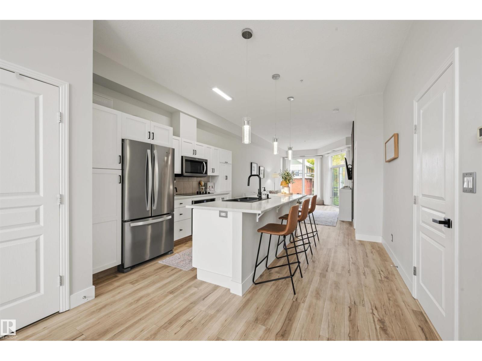 #714 10503 98 Av Nw Property Photo 4