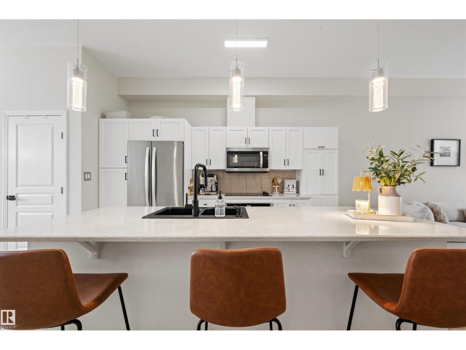 #714 10503 98 Av Nw Property Photo 8