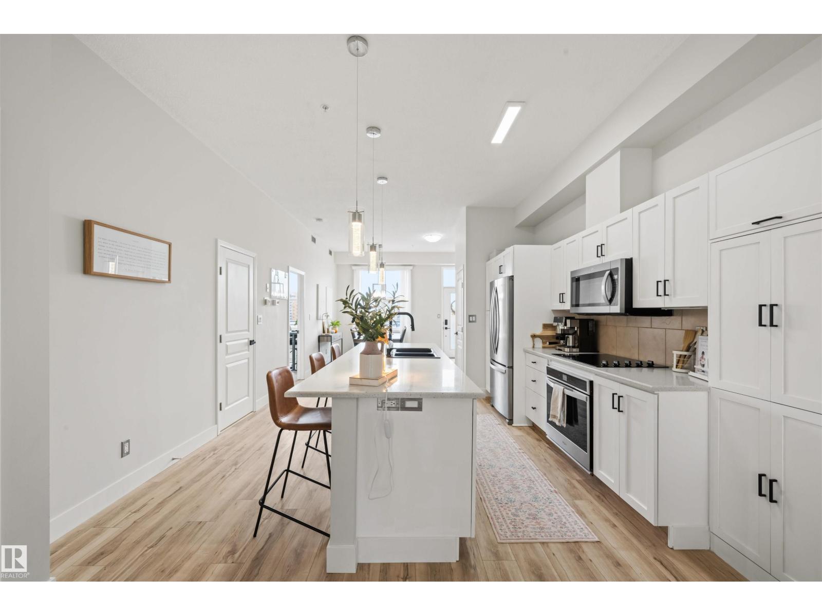 #714 10503 98 Av Nw Property Photo 9