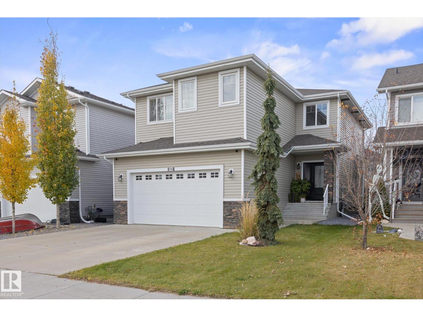 8706 96a Property Photo 2