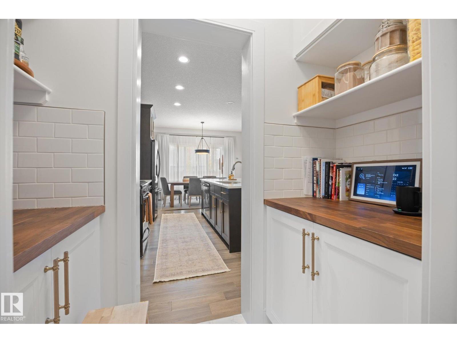 8706 96a Property Photo 16