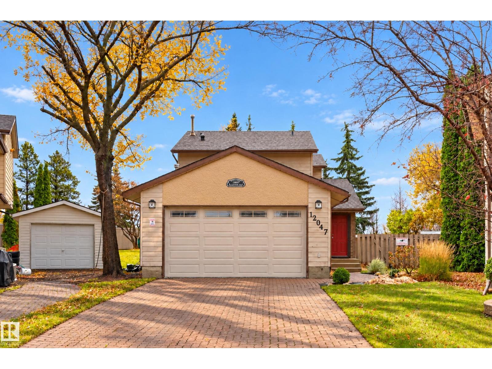 12047 25 Av Nw Property Photo 2