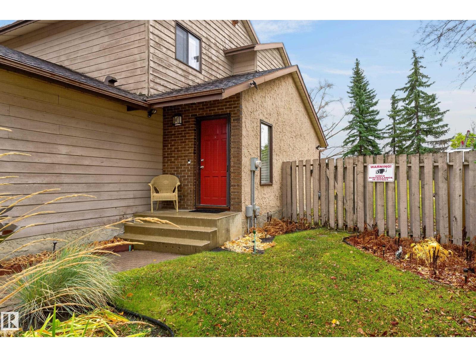 12047 25 Av Nw Property Photo 4