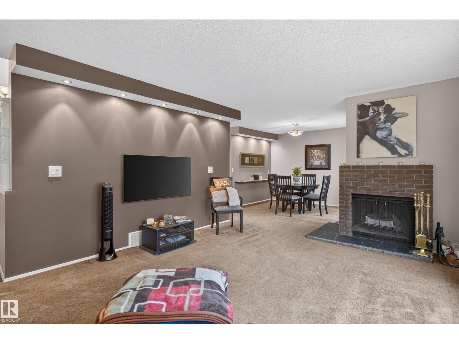 12047 25 Av Nw Property Photo 5