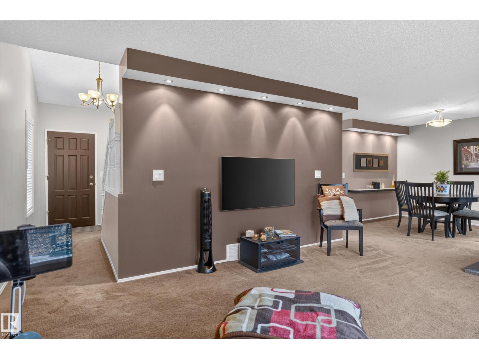 12047 25 Av Nw Property Photo 6