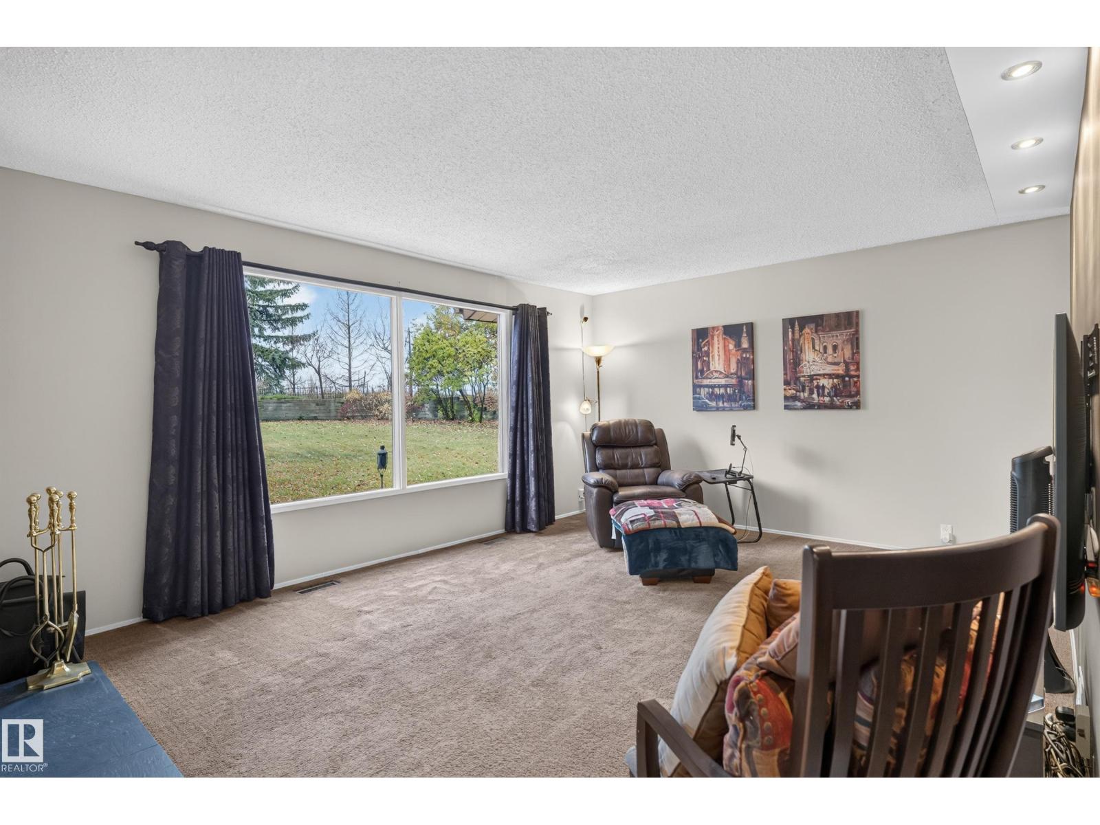 12047 25 Av Nw Property Photo 7
