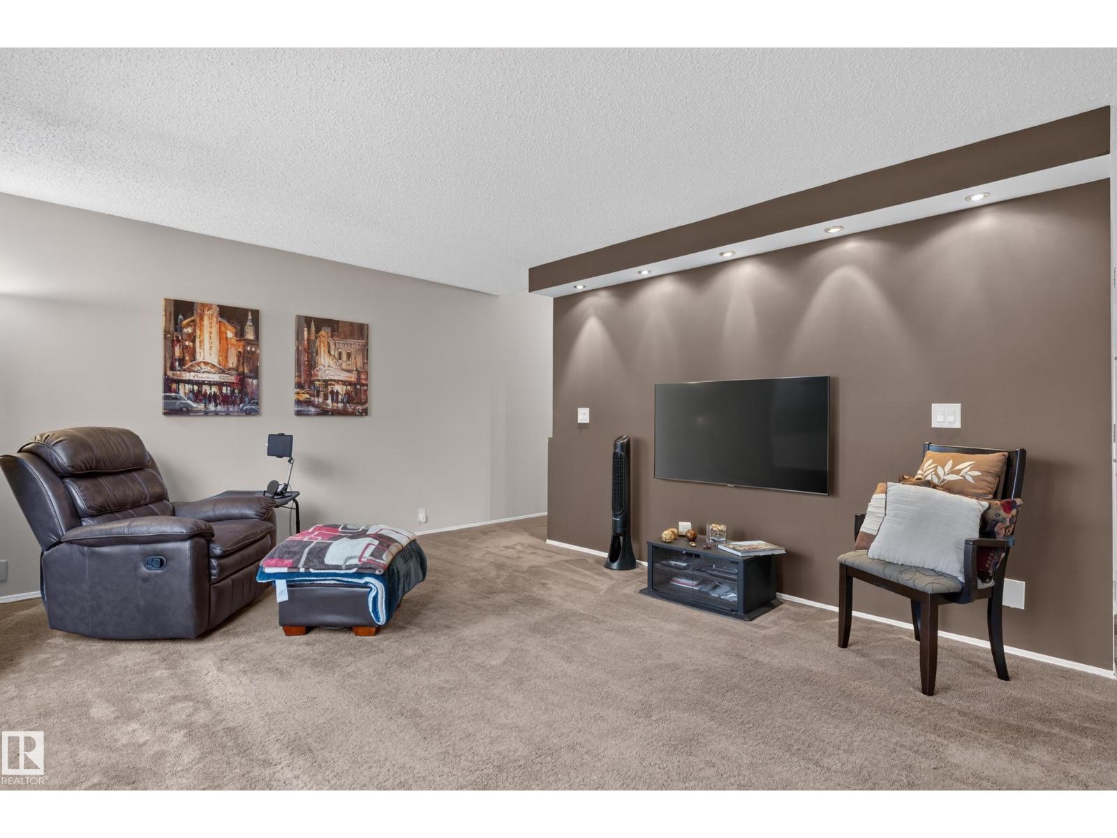12047 25 Av Nw Property Photo 10
