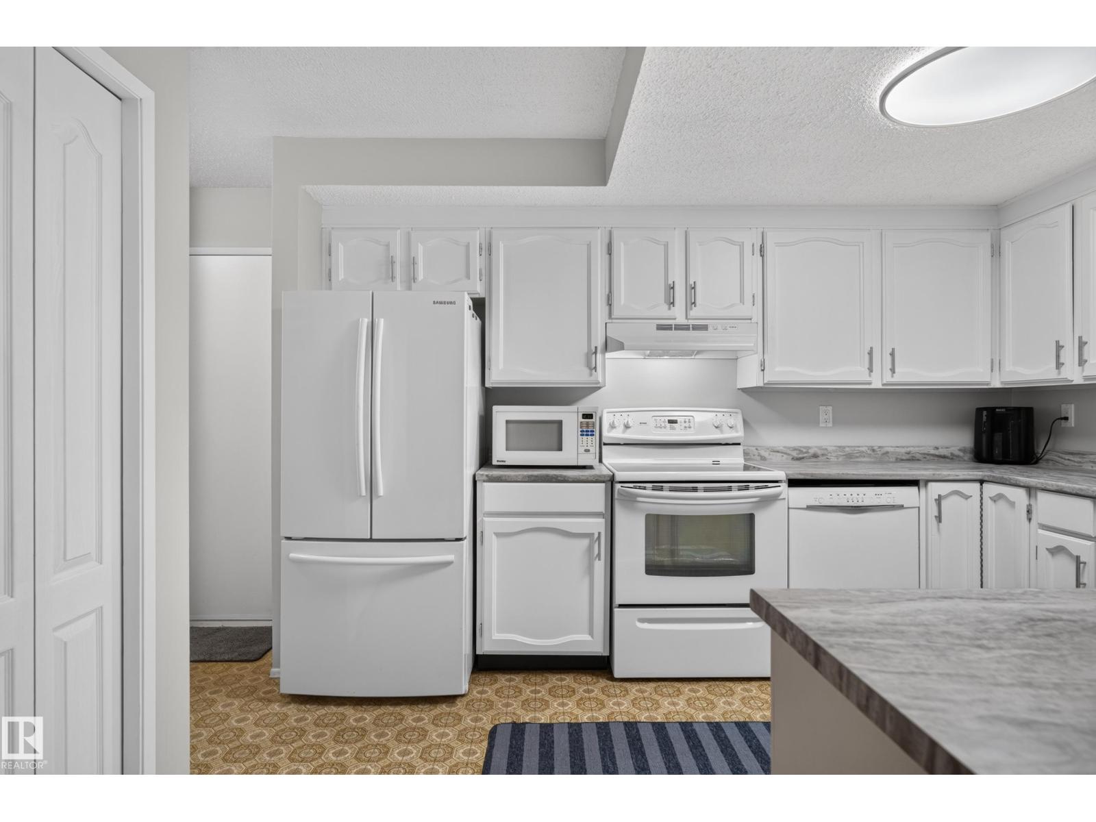 12047 25 Av Nw Property Photo 16