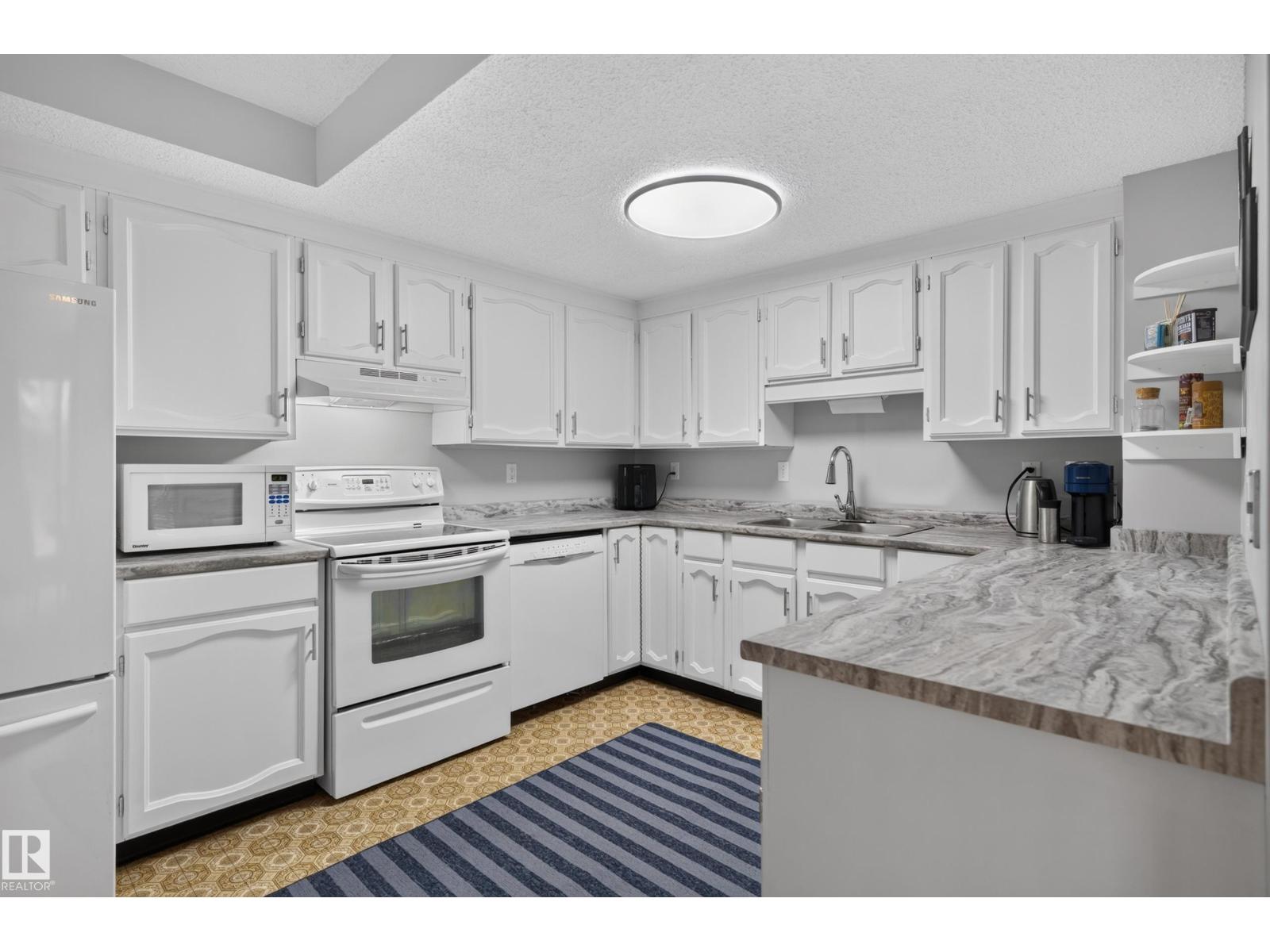 12047 25 Av Nw Property Photo 17