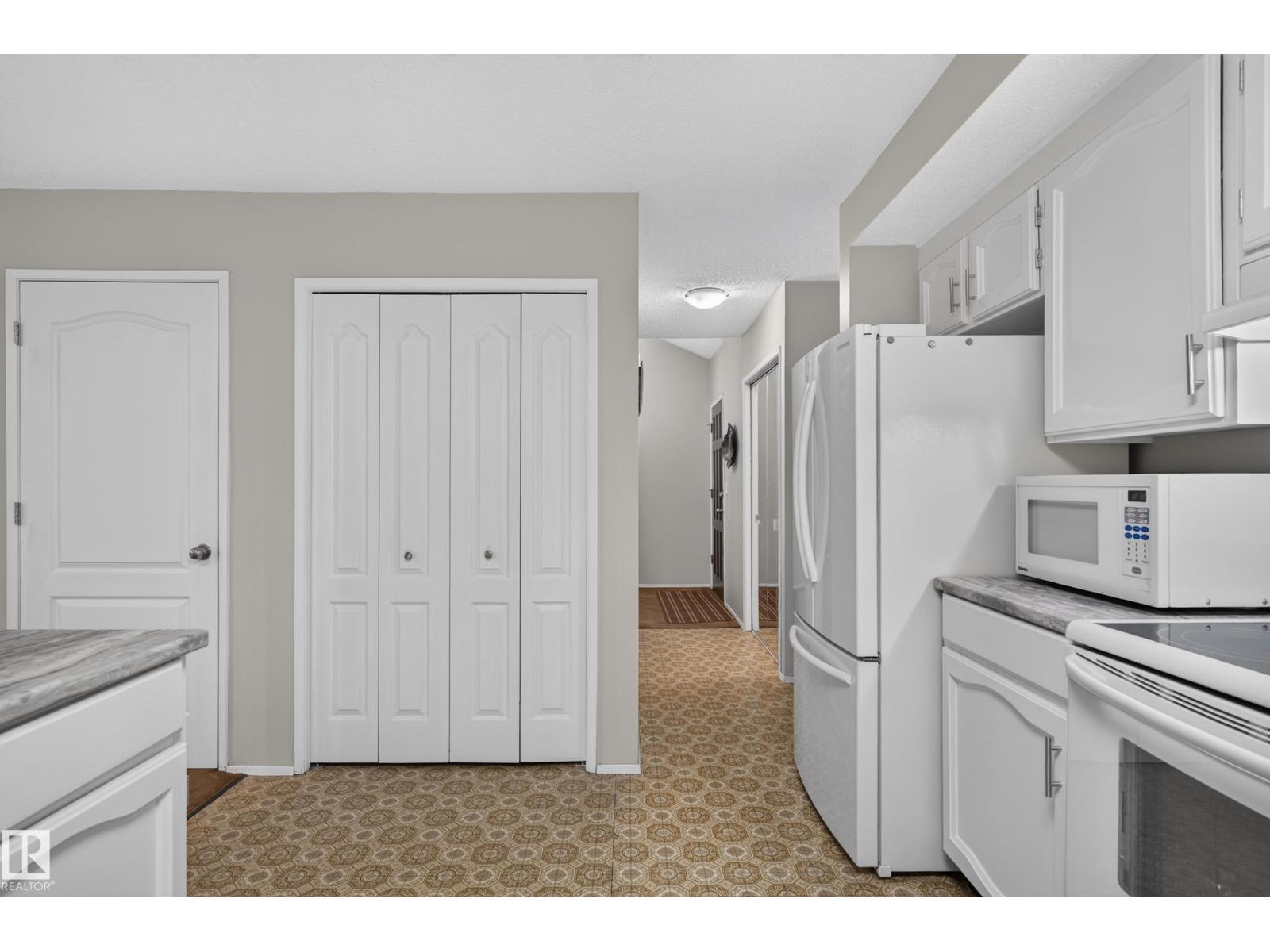 12047 25 Av Nw Property Photo 20