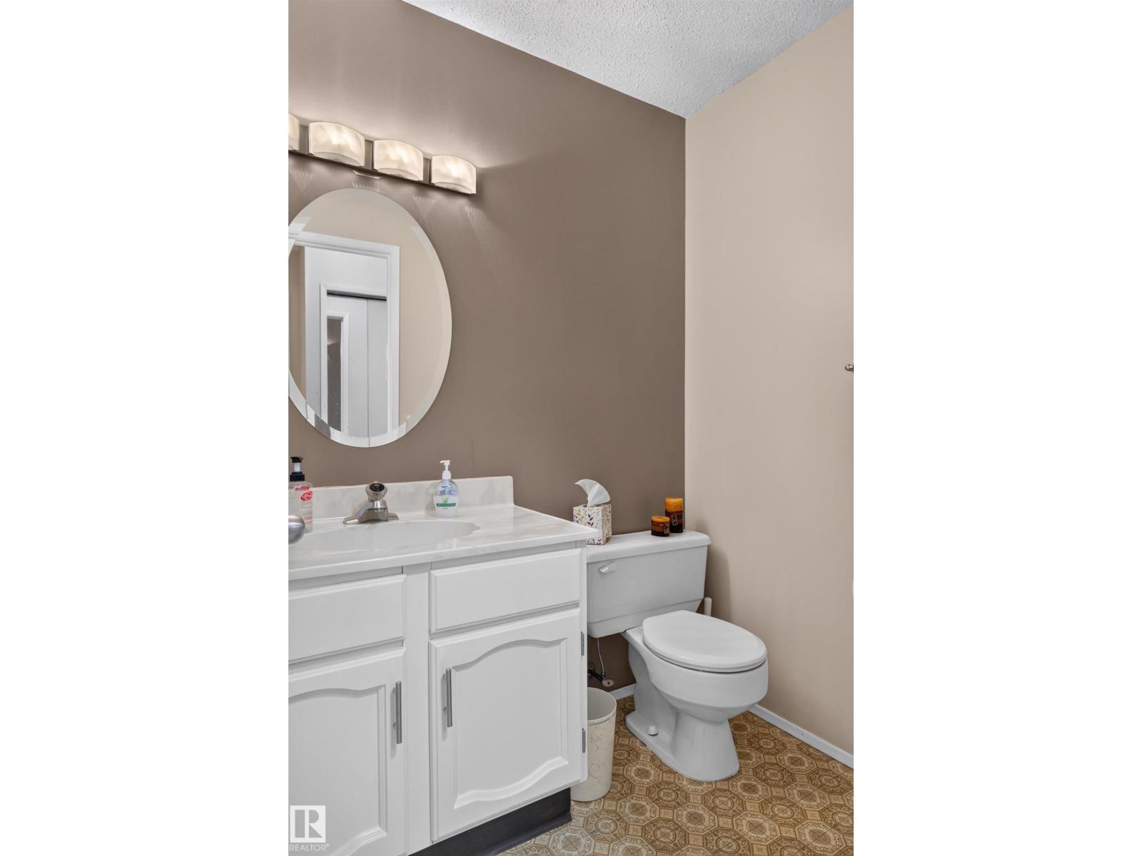12047 25 Av Nw Property Photo 26