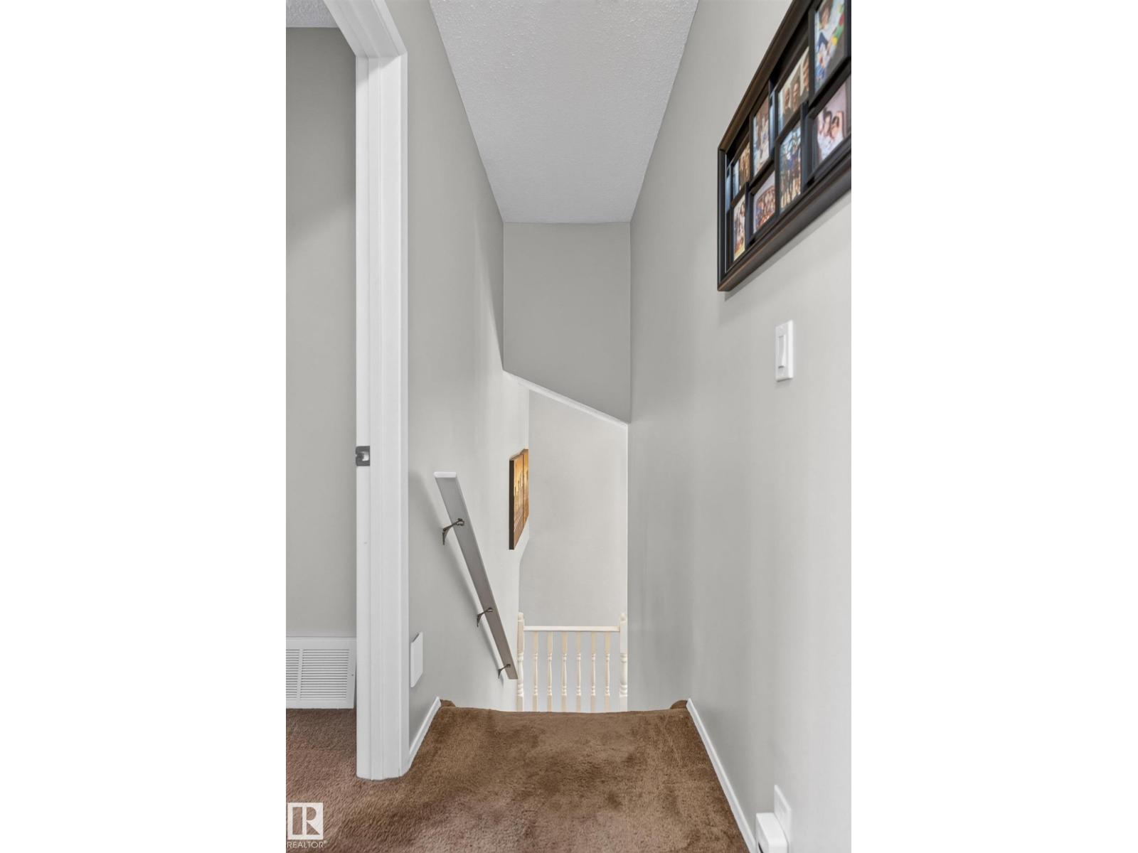 12047 25 Av Nw Property Photo 28