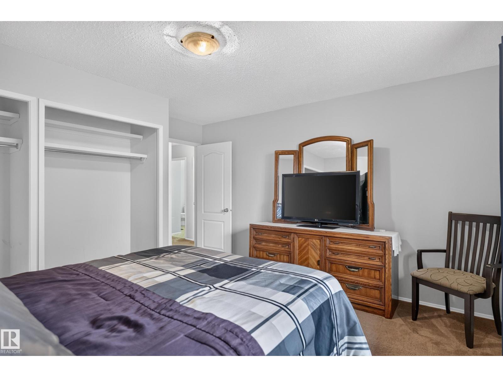12047 25 Av Nw Property Photo 31