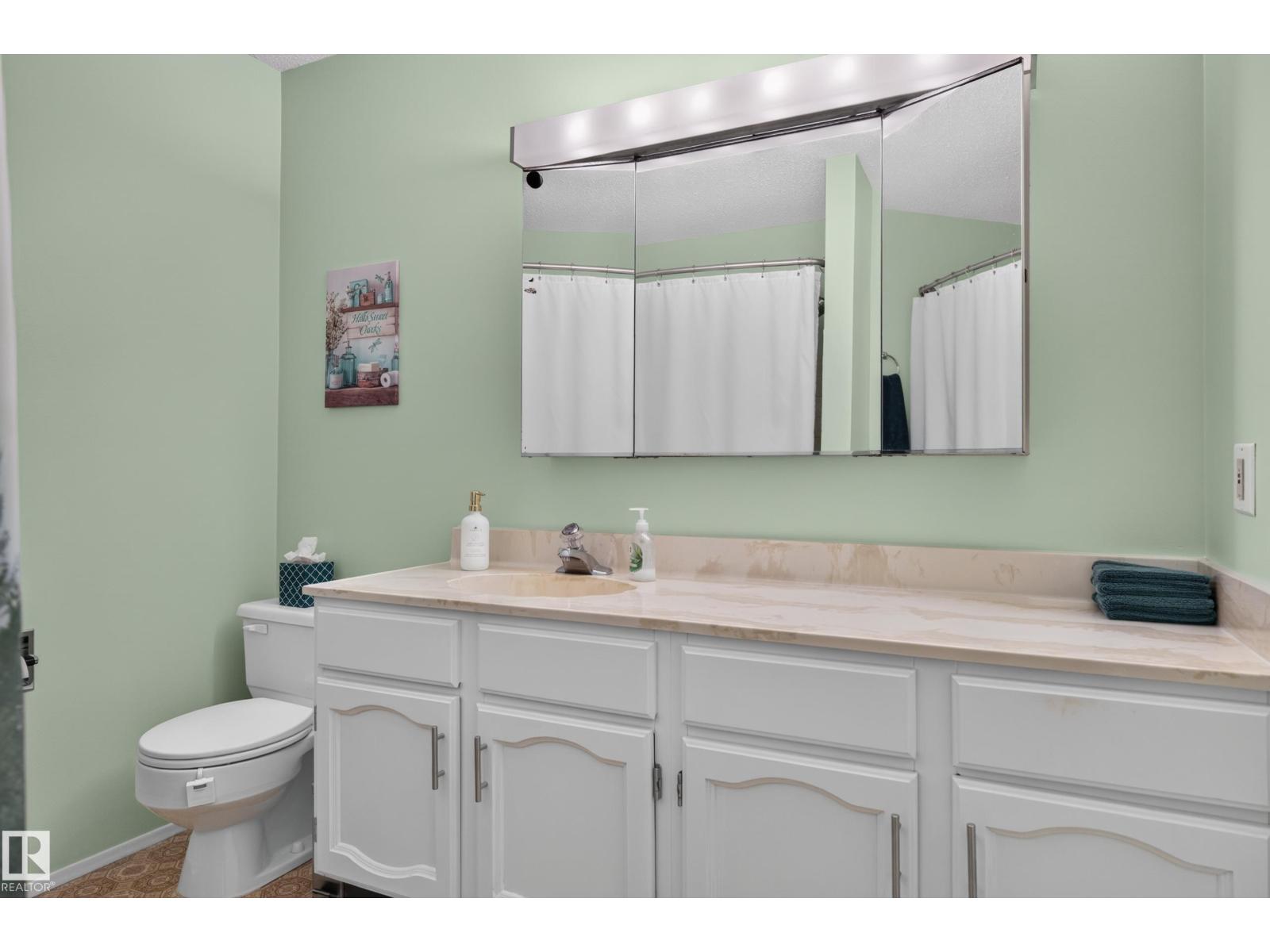 12047 25 Av Nw Property Photo 32