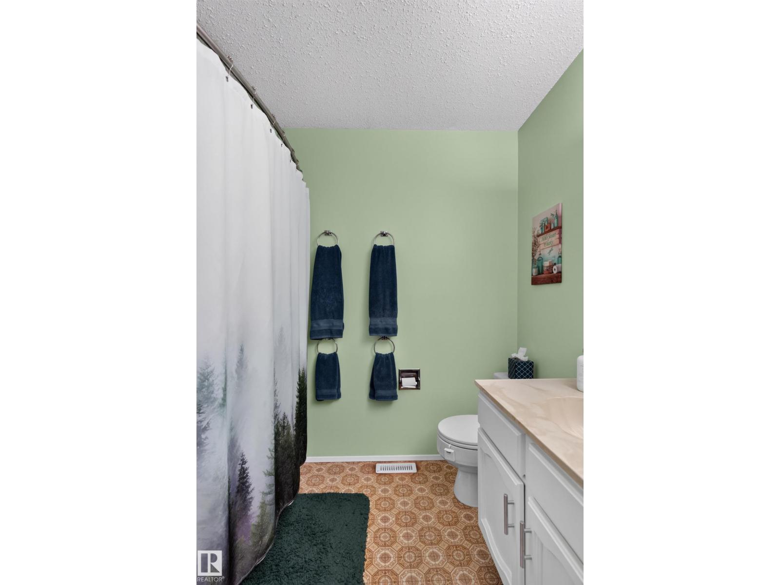 12047 25 Av Nw Property Photo 33