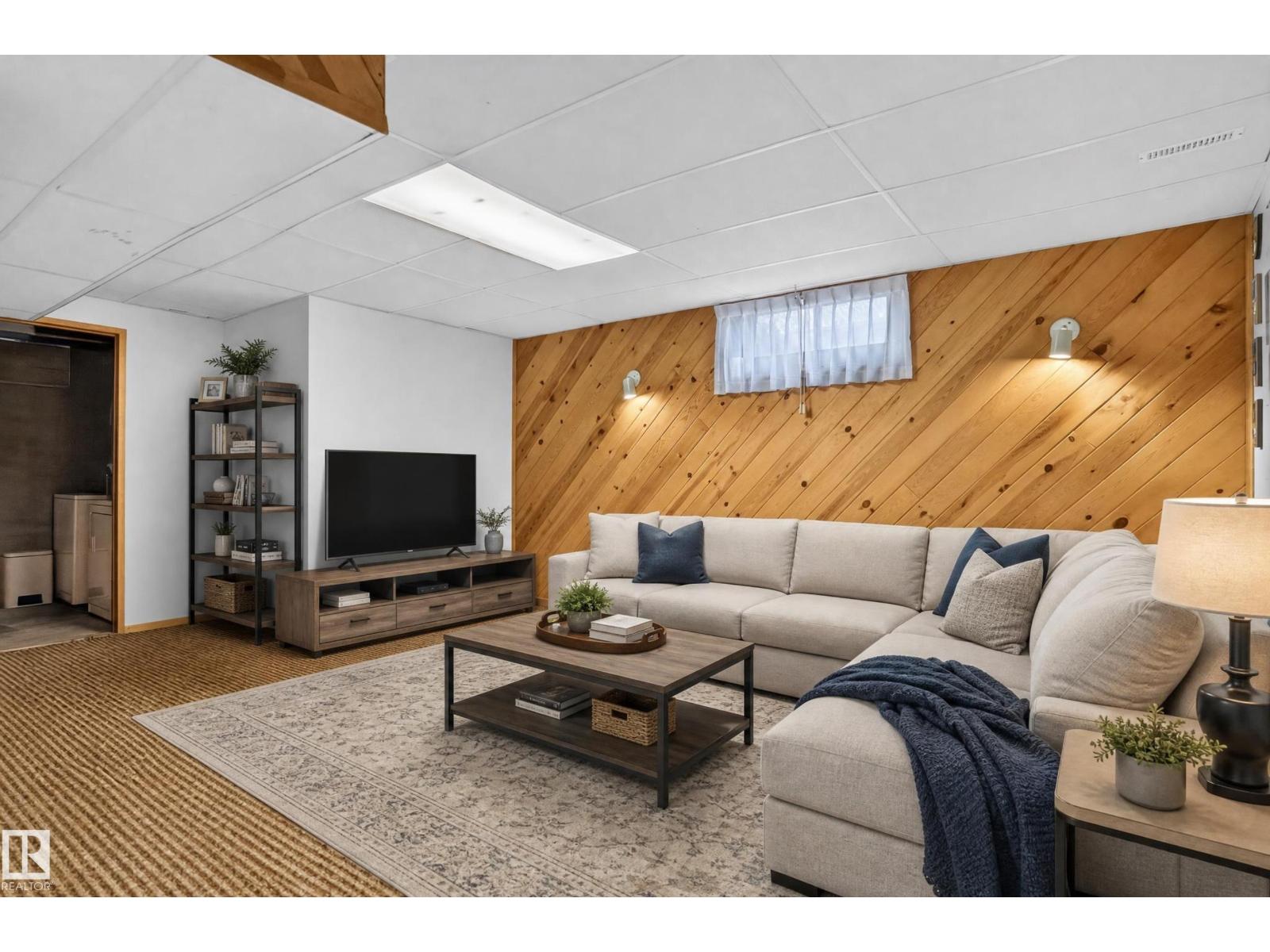 12047 25 Av Nw Property Photo 39