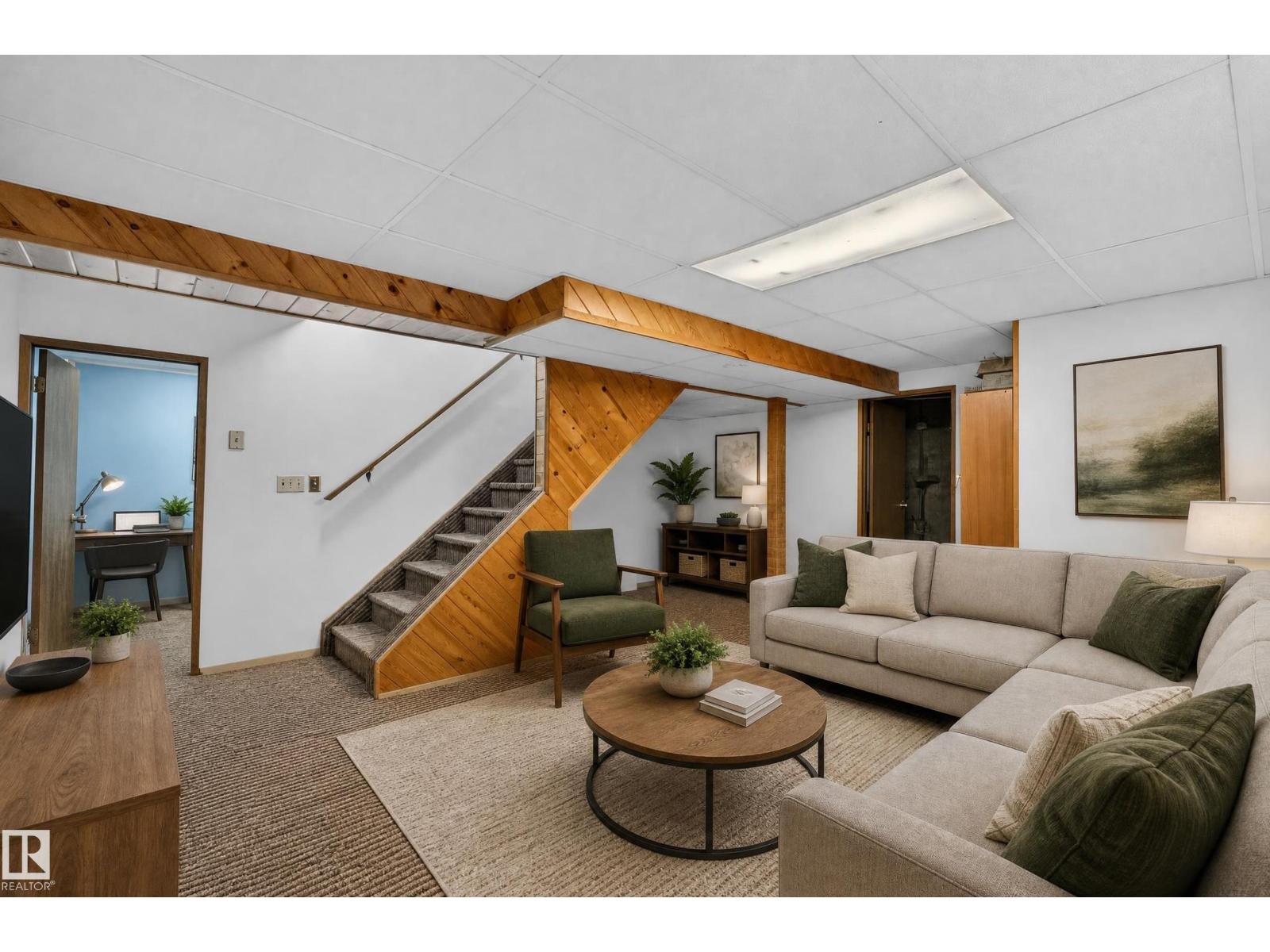 12047 25 Av Nw Property Photo 40