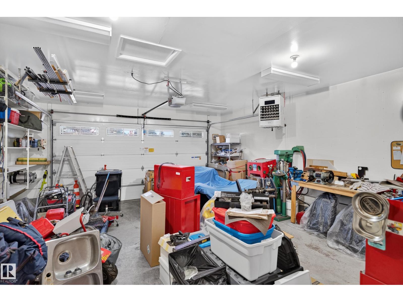 12047 25 Av Nw Property Photo 46