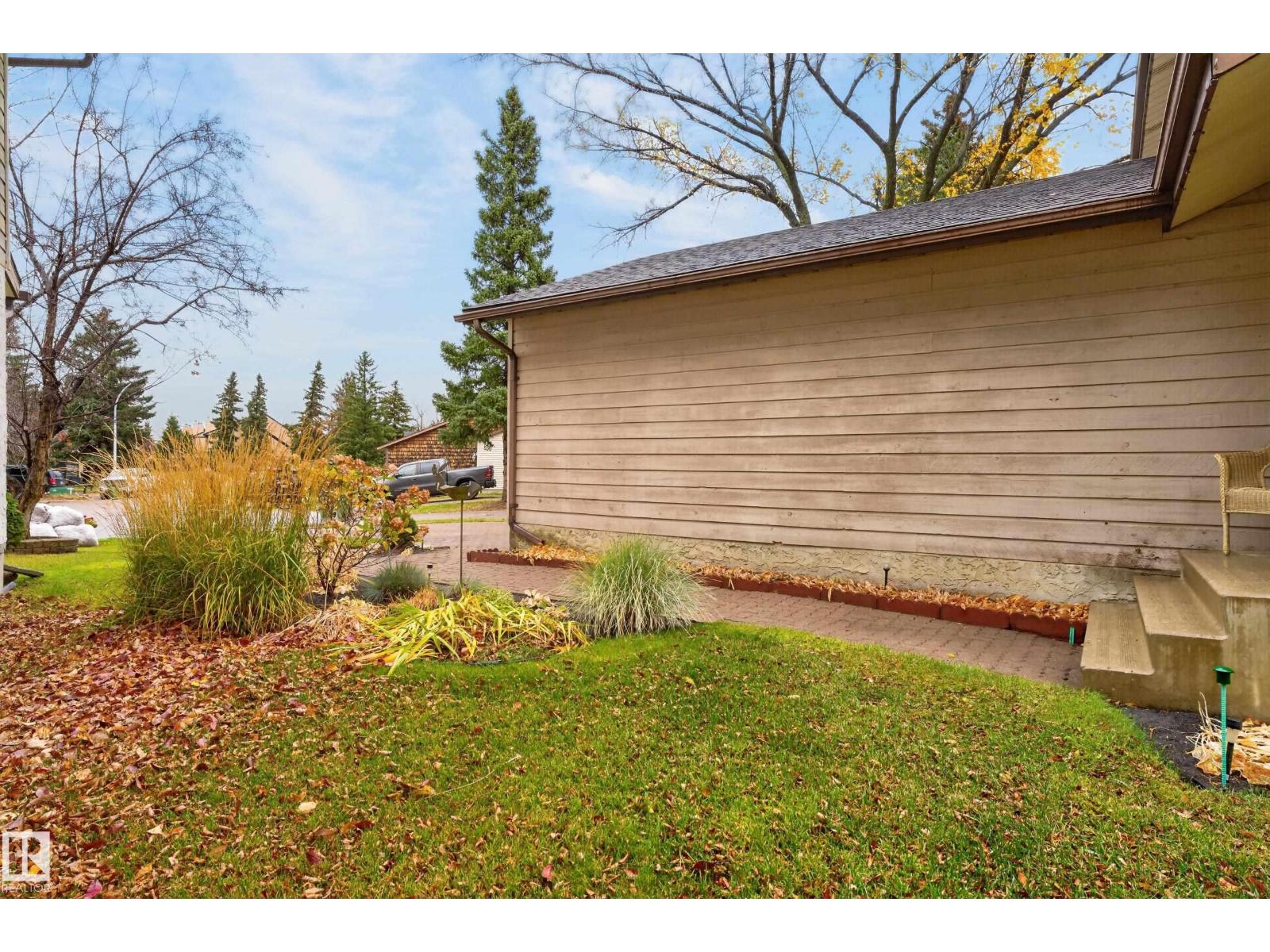 12047 25 Av Nw Property Photo 47