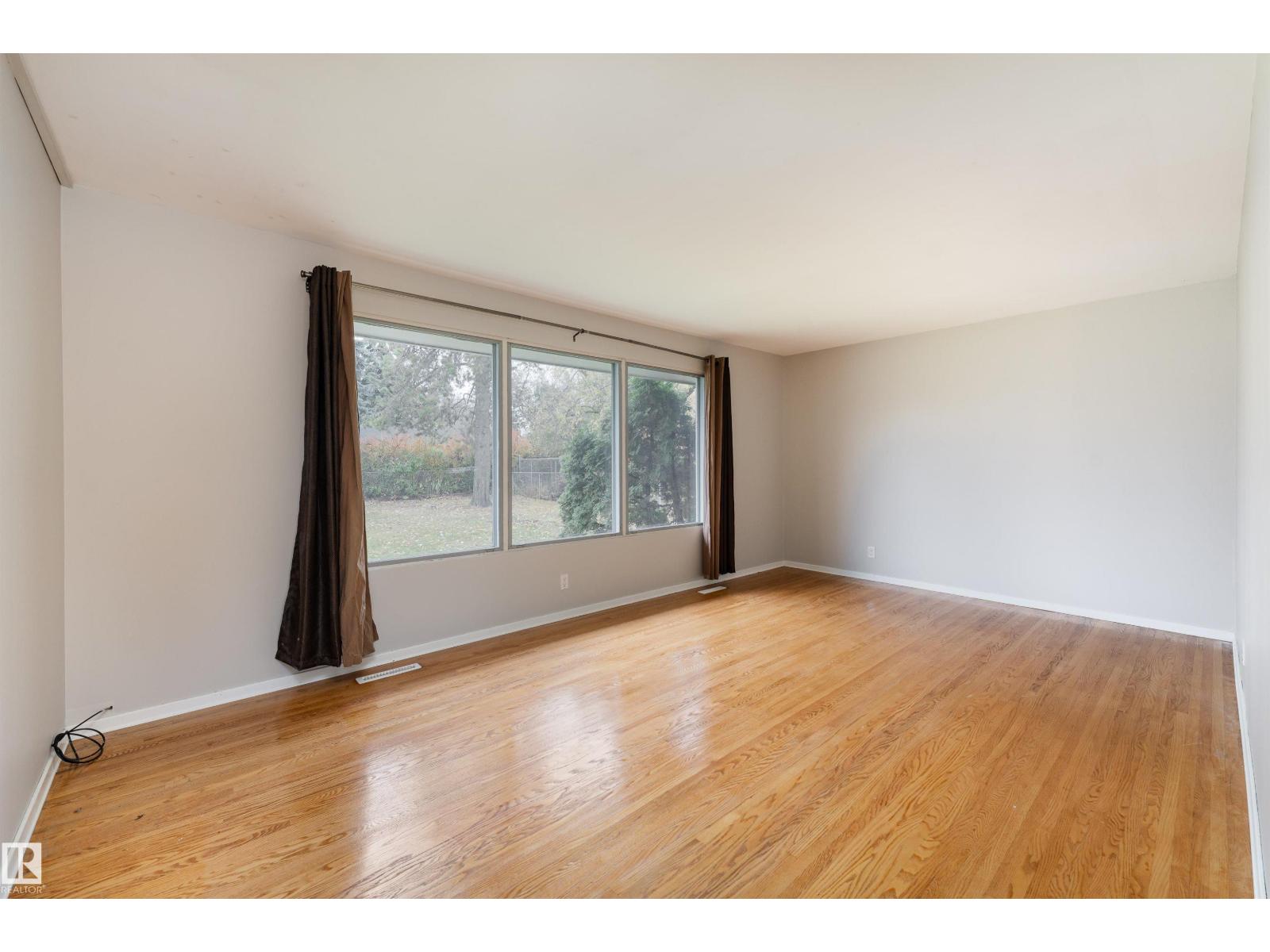 993 Cedar St Property Photo 6