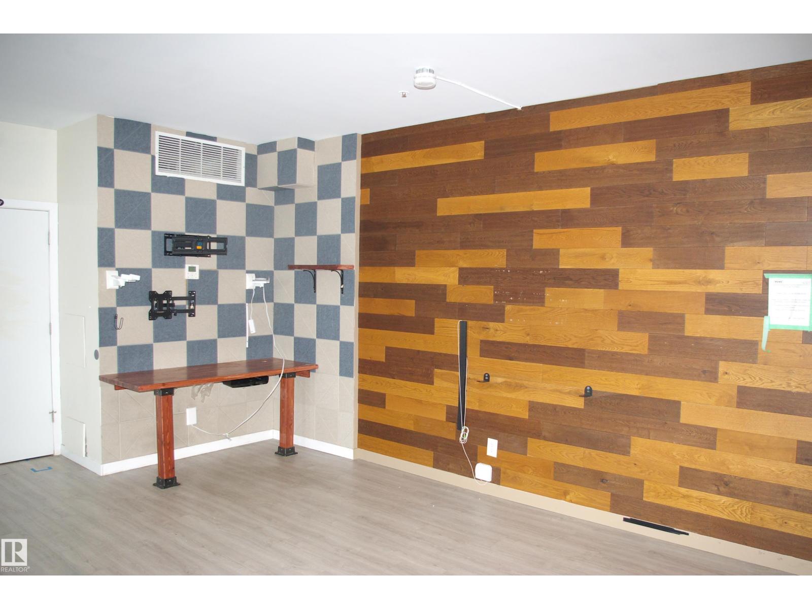 #502 10105 109 St Nw Property Photo 8