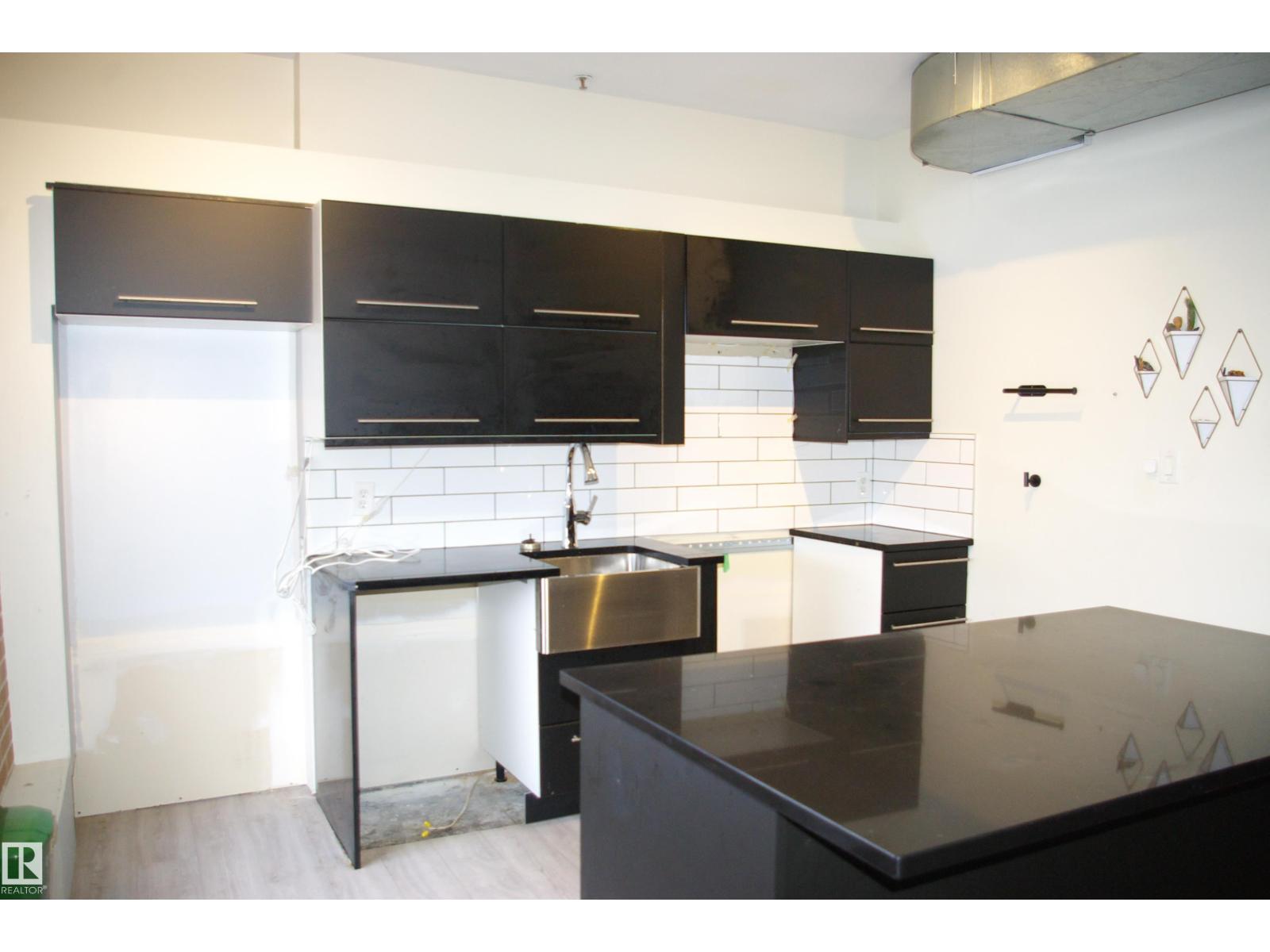 #502 10105 109 St Nw Property Photo 10