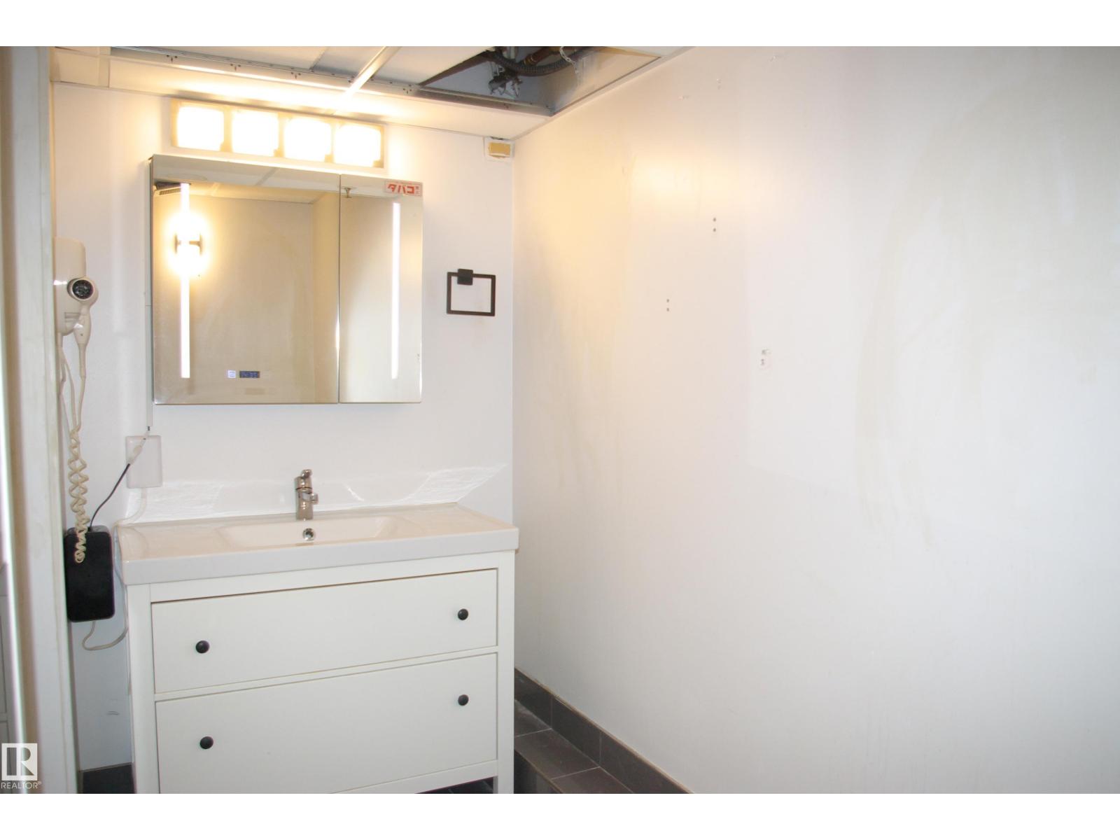 #502 10105 109 St Nw Property Photo 13
