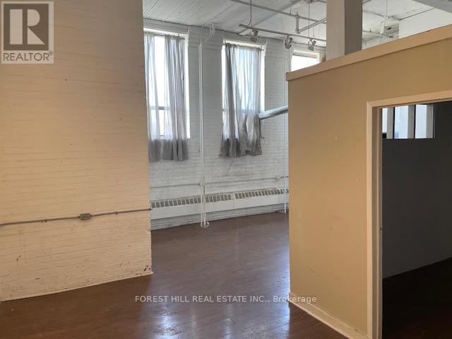 200 - 9 Davies Avenue Property Photo 2