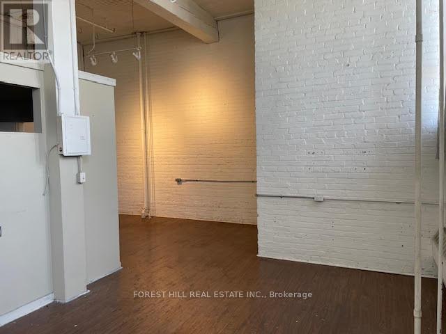 200 - 9 Davies Avenue Property Photo 4
