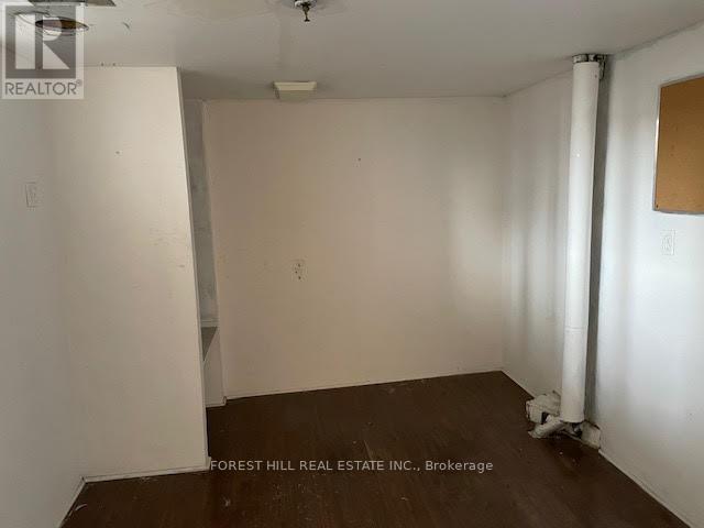 200 - 9 Davies Avenue Property Photo 5