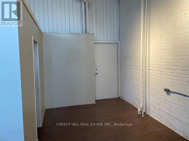 200 - 9 Davies Avenue Property Photo 6