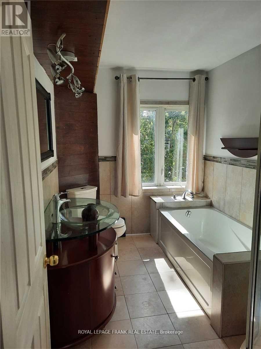 79 Colborne Street W Property Photo 8