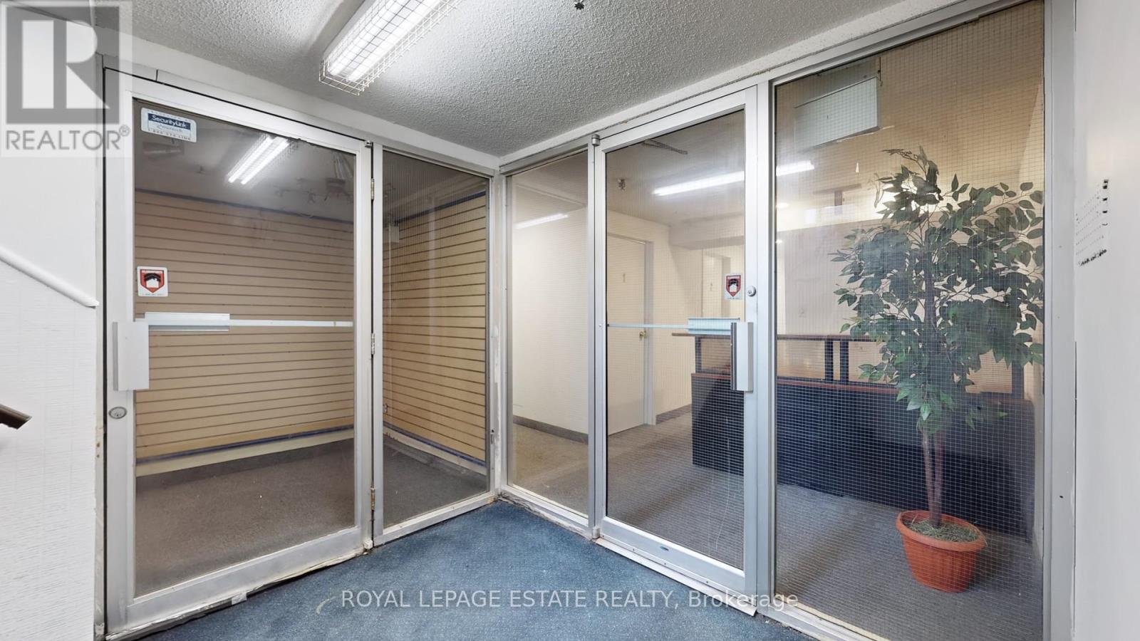 B101 - 2558 Danforth Avenue Property Photo 2