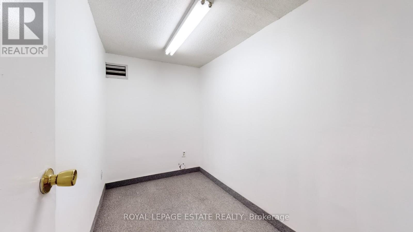 B101 - 2558 Danforth Avenue Property Photo 5