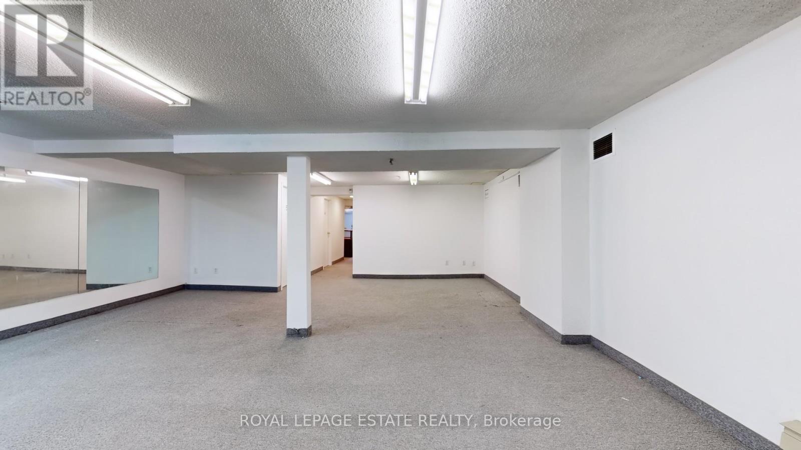 B101 - 2558 Danforth Avenue Property Photo 9