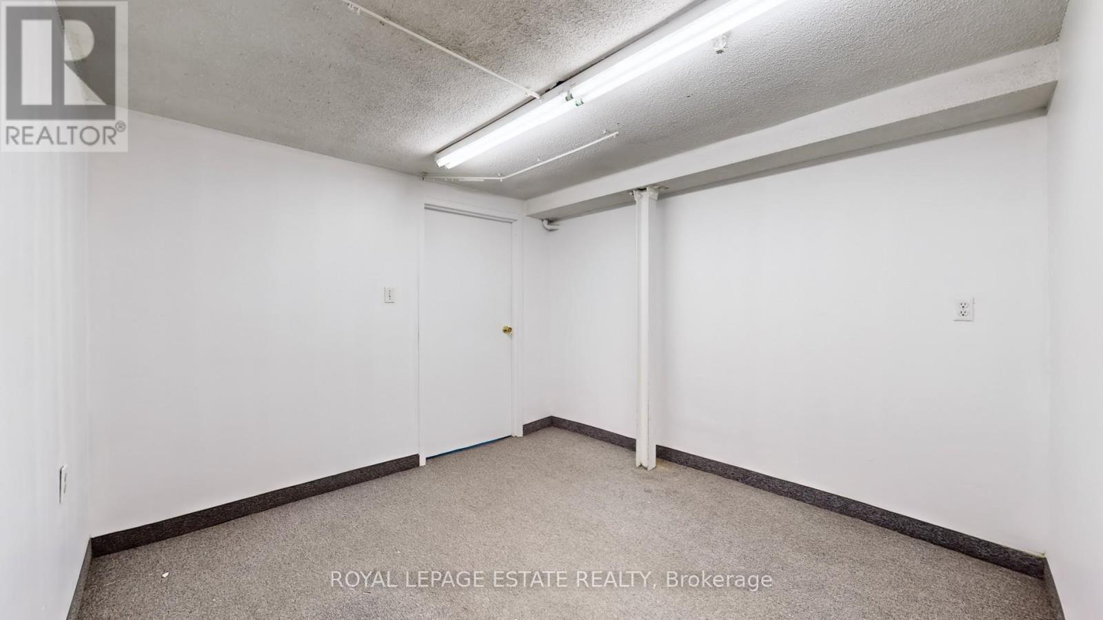 B101 - 2558 Danforth Avenue Property Photo 10
