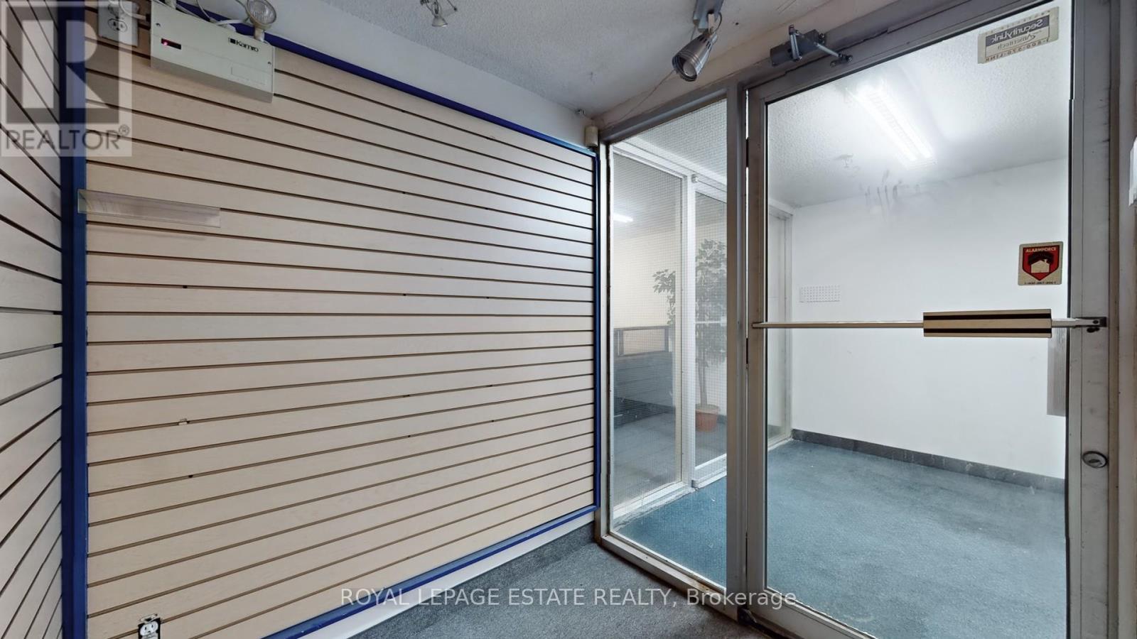 B101 - 2558 Danforth Avenue Property Photo 11