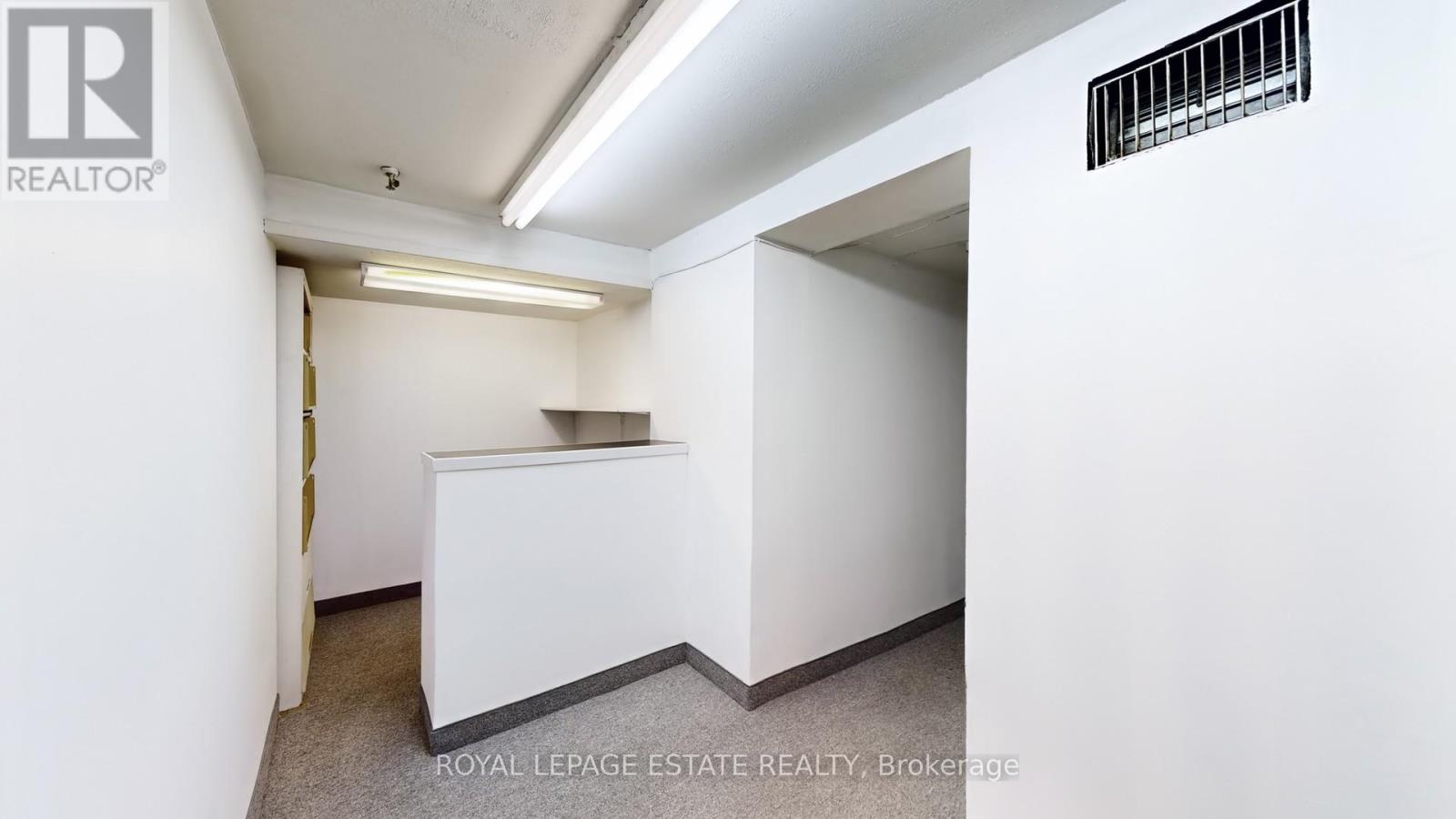 B101 - 2558 Danforth Avenue Property Photo 14