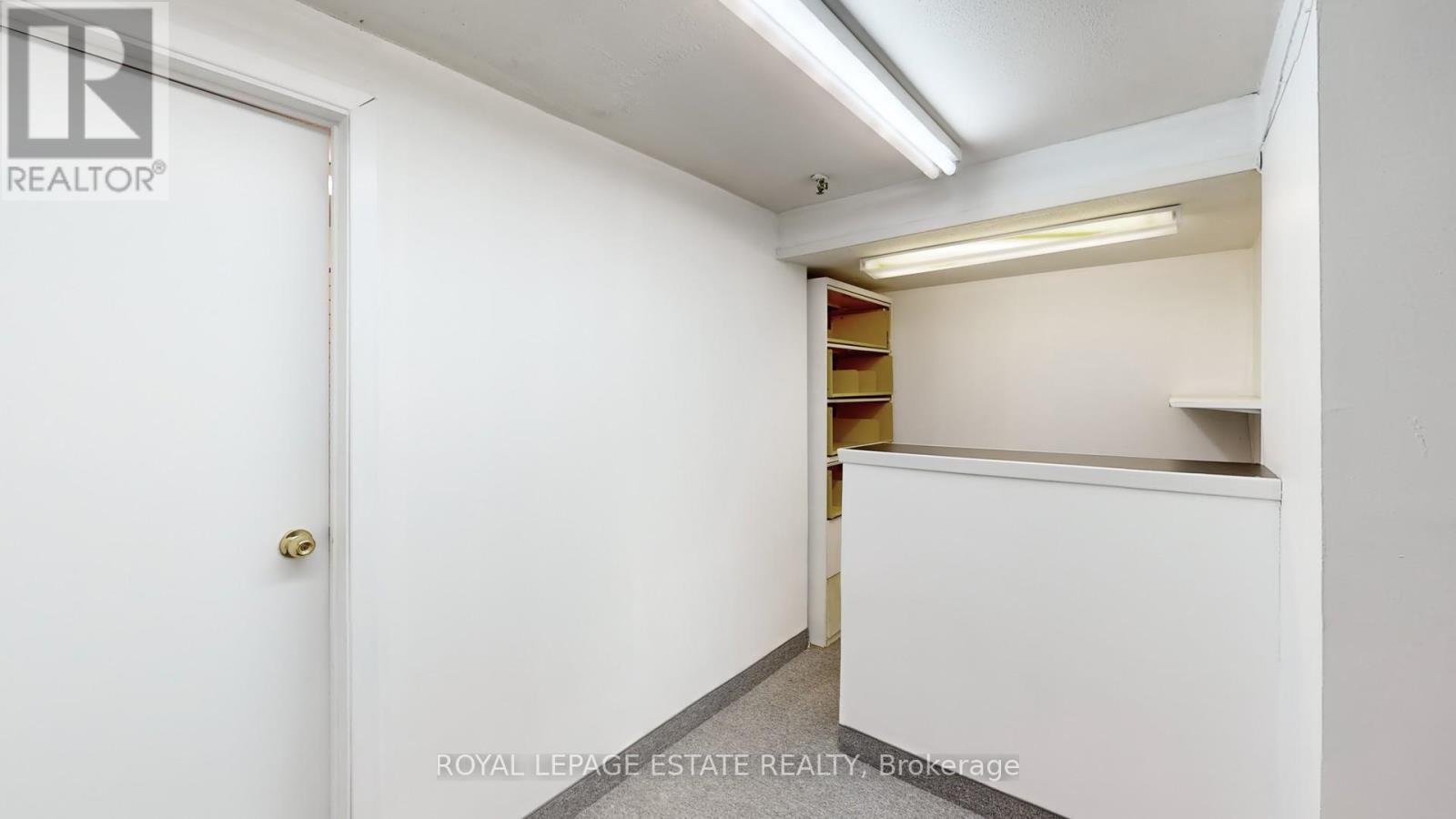 B101 - 2558 Danforth Avenue Property Photo 15