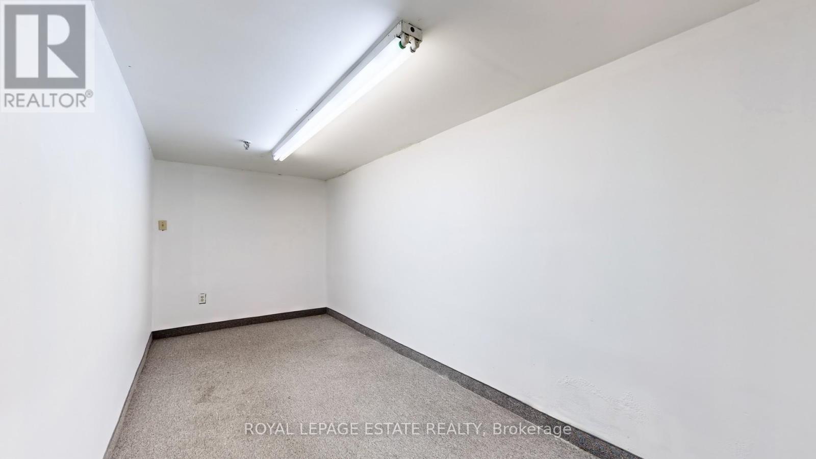 B101 - 2558 Danforth Avenue Property Photo 16