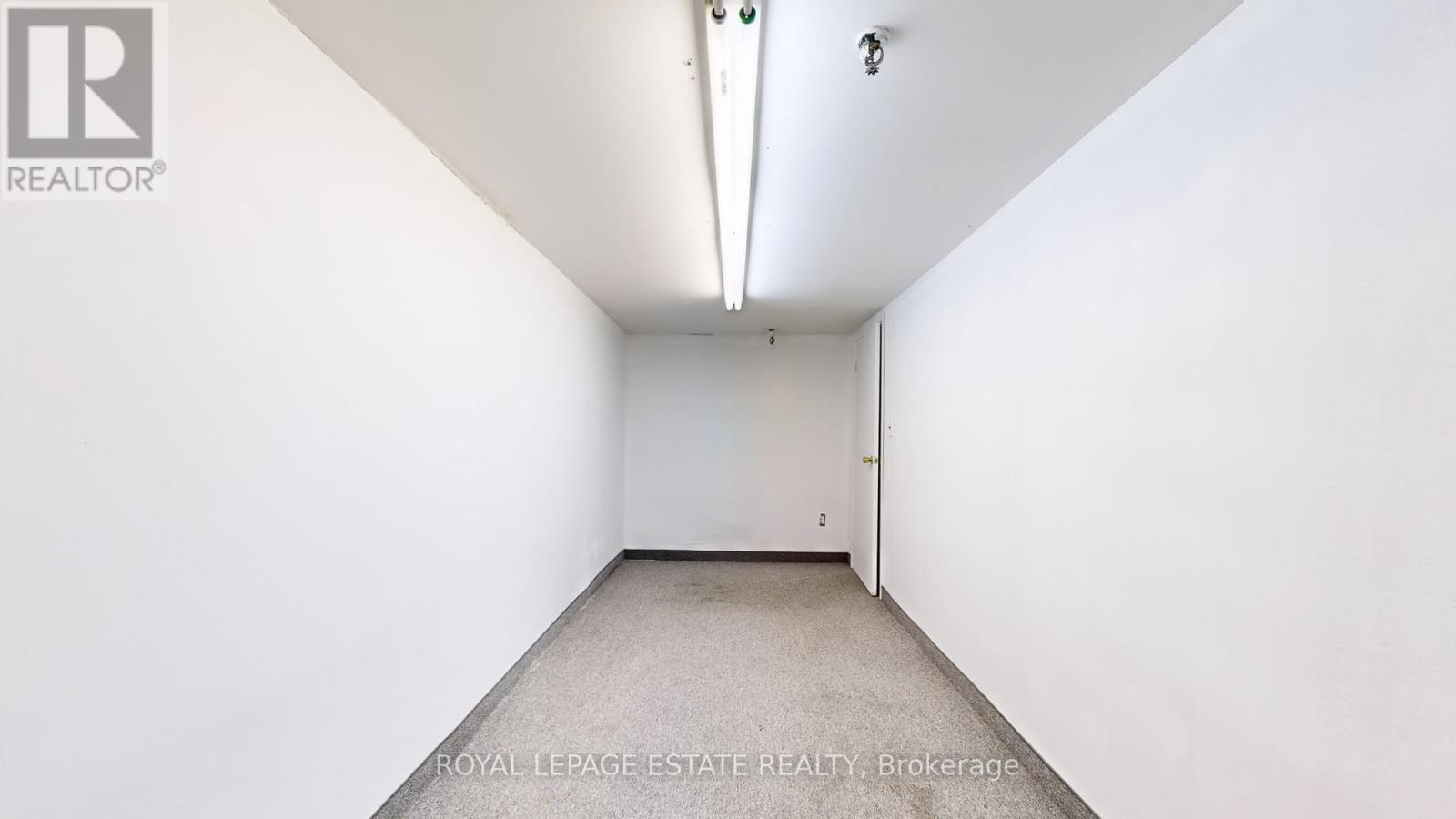 B101 - 2558 Danforth Avenue Property Photo 17