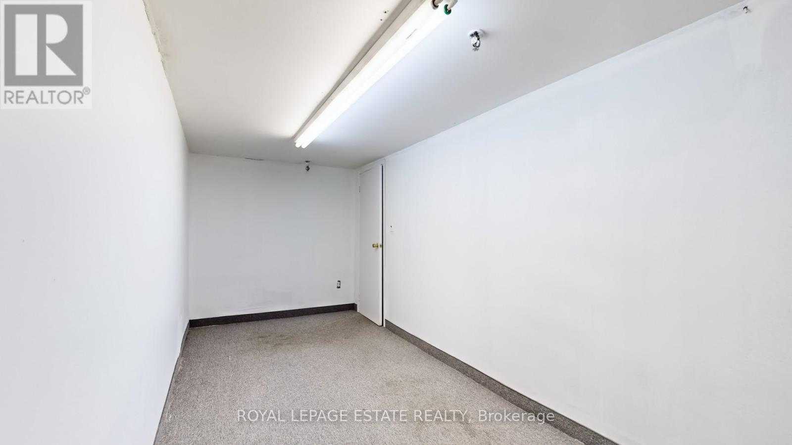 B101 - 2558 Danforth Avenue Property Photo 18